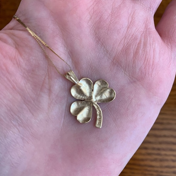 SOLD☘️14K Lucky Charm Shamrock Set☘️ (Pendant, Chain & Earrings) - Picture 5 of 13